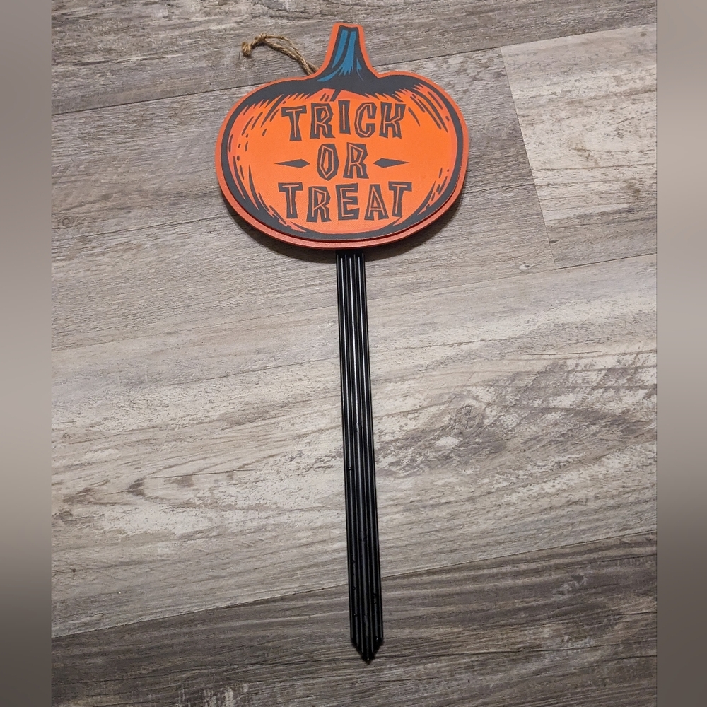 Orange Trick or Treat Pumpkin Yard Sign